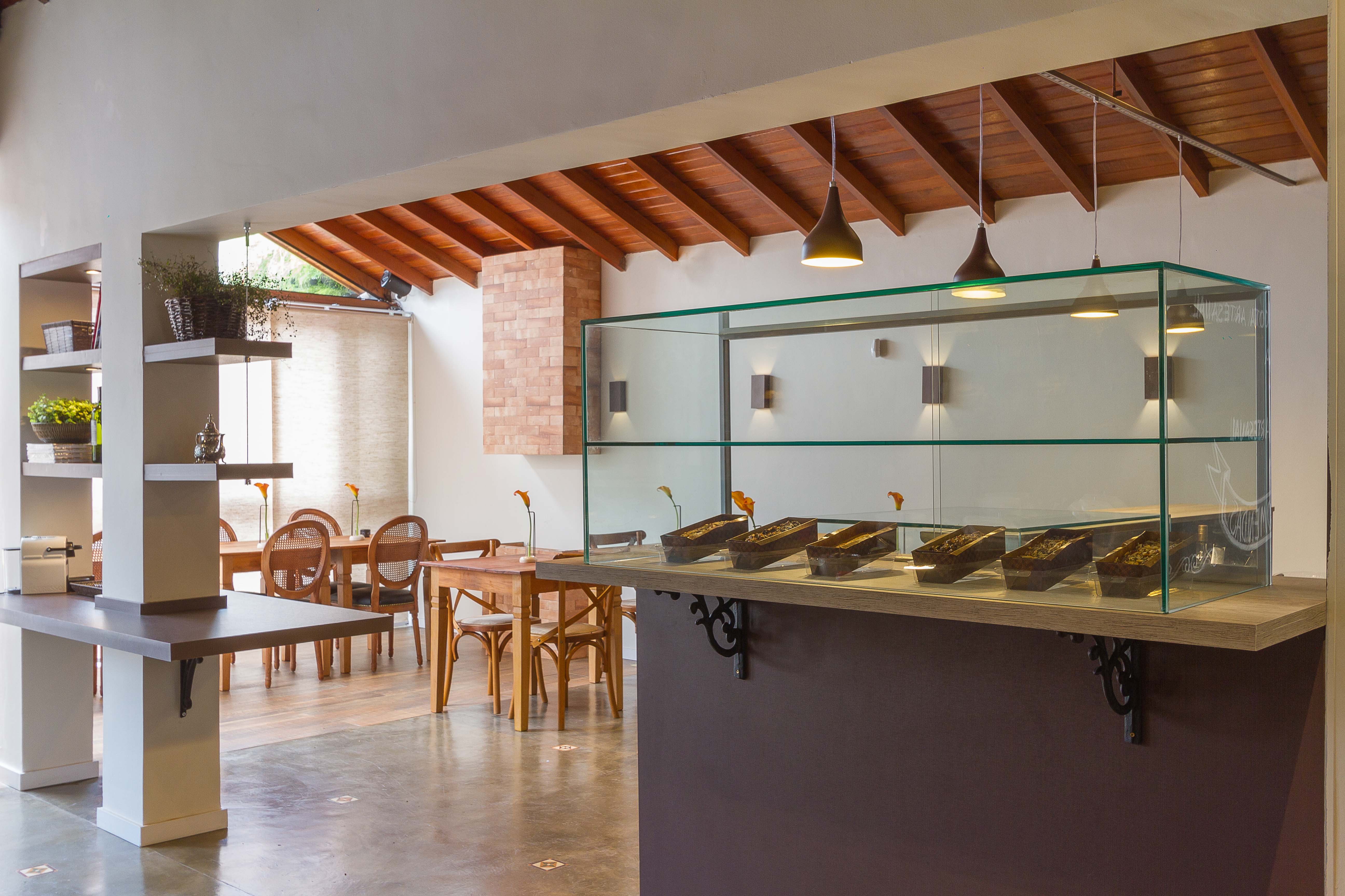 Restaurante Gaia: decoração rústica contemporânea - Clique Arquitetura