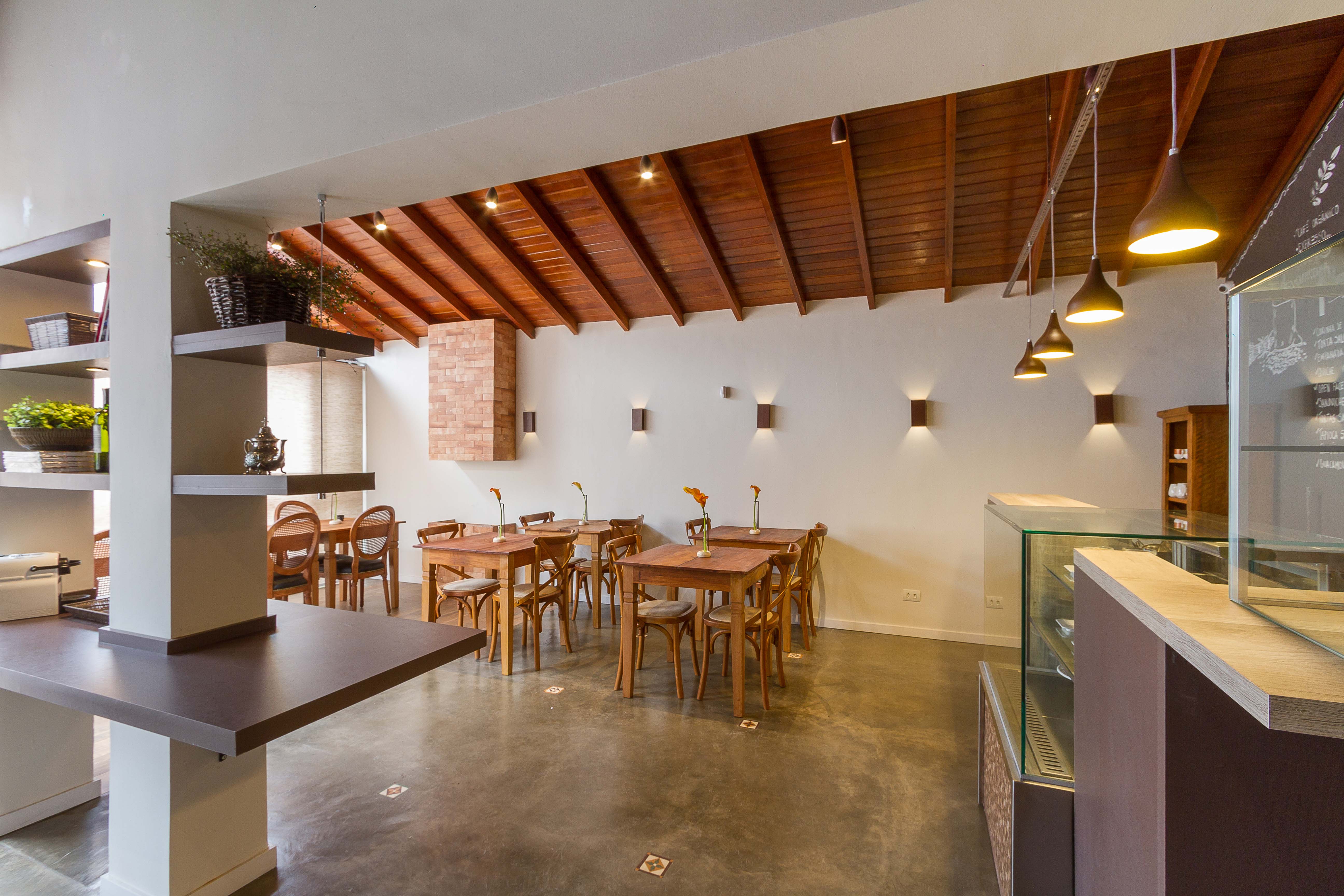 Restaurante Gaia: decoração rústica contemporânea - Clique Arquitetura